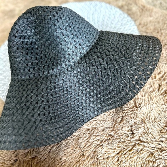 Straw Wide-Brim Floppy Hats - Picture 4 of 10